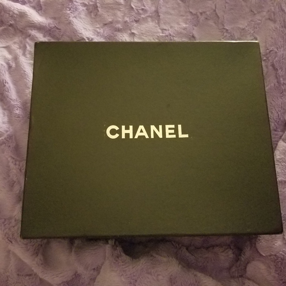 The 'CC' Chanel runner joins the reflective trend. - Picture 8 of 14